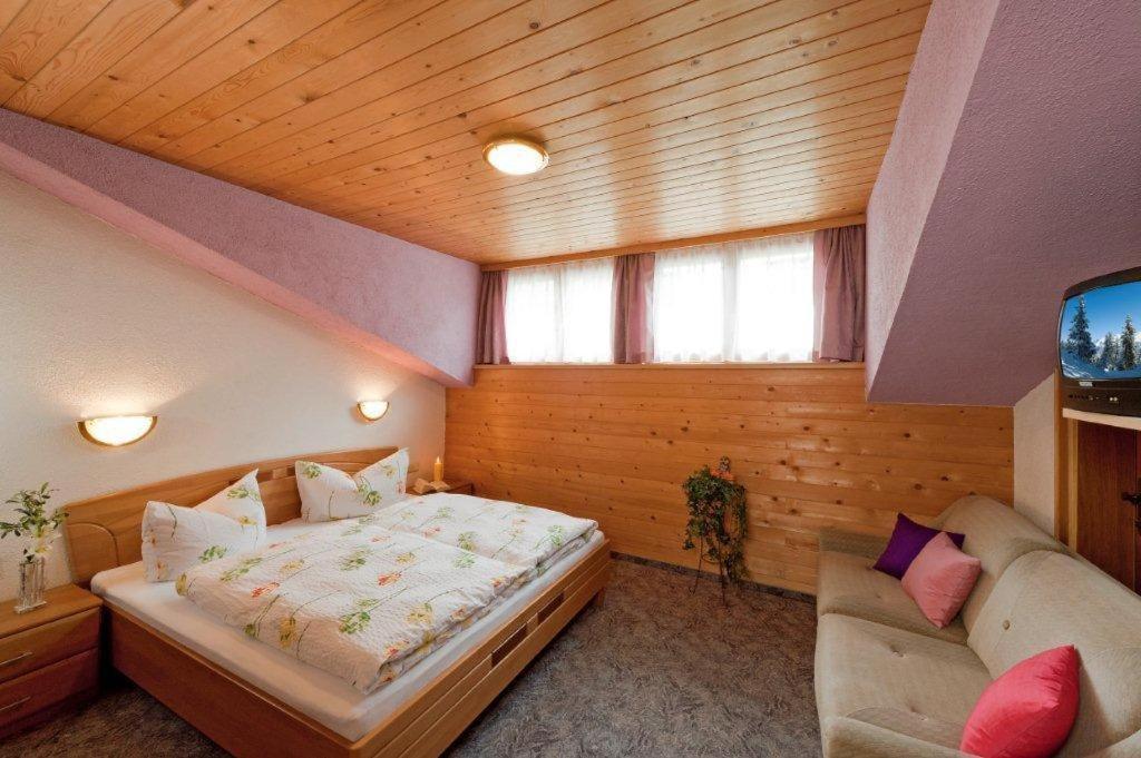 Haus Birgit Hotel Pettneu am Arlberg Exterior photo